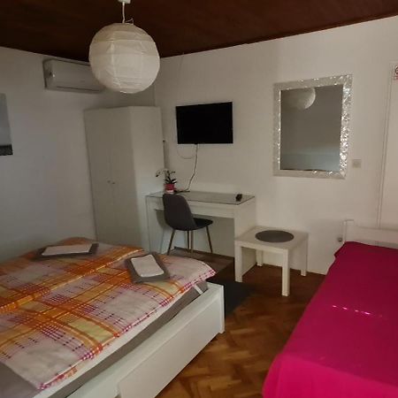 Sobe Zimmer Rooms Nika Tusilovic Eksteriør bilde