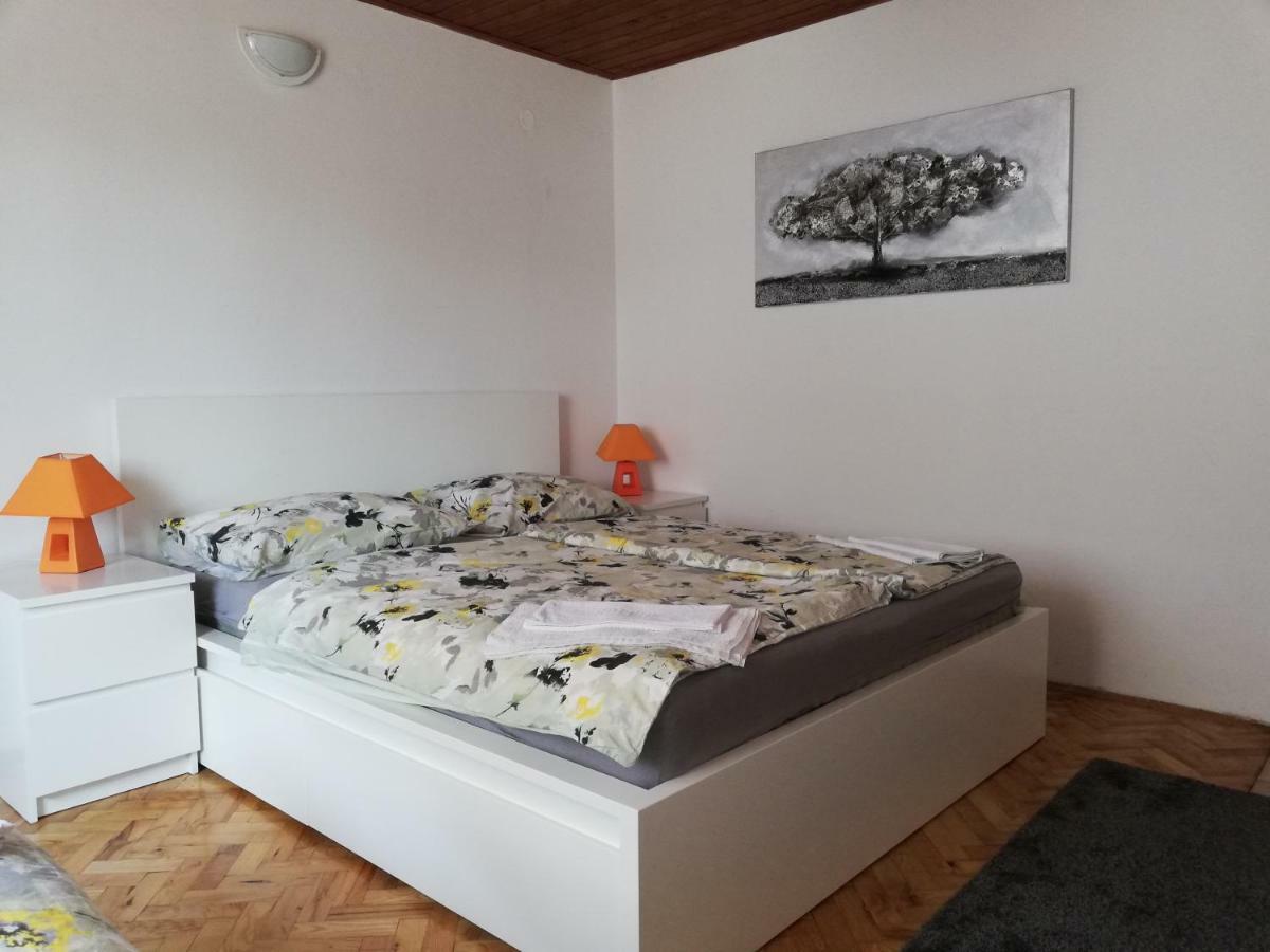 Sobe Zimmer Rooms Nika Tusilovic Eksteriør bilde