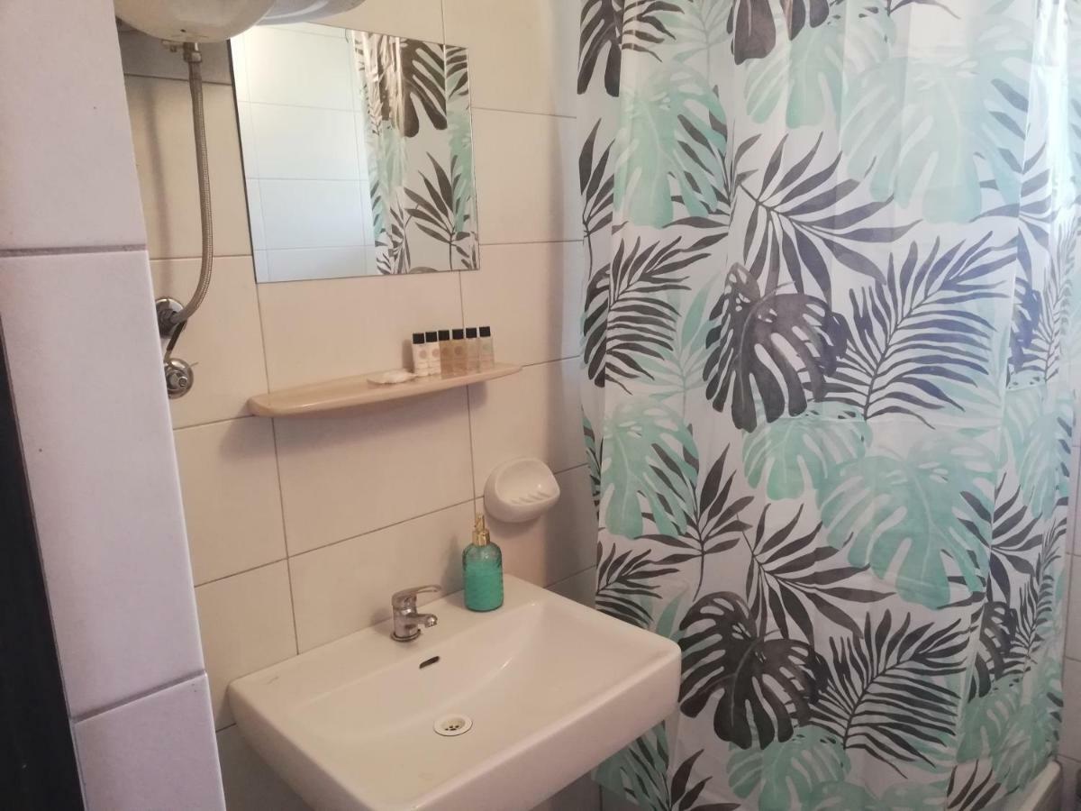 Sobe Zimmer Rooms Nika Tusilovic Eksteriør bilde