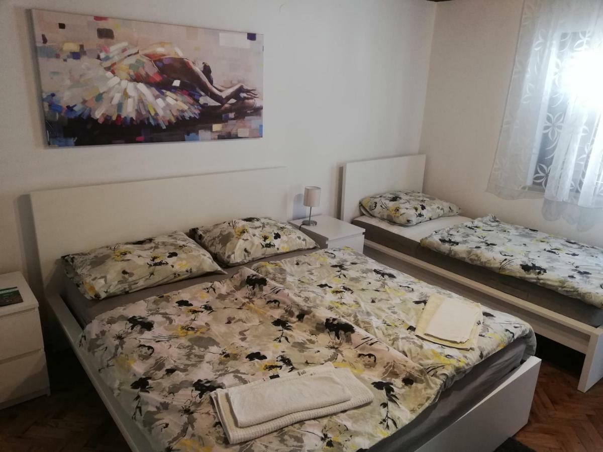 Sobe Zimmer Rooms Nika Tusilovic Eksteriør bilde
